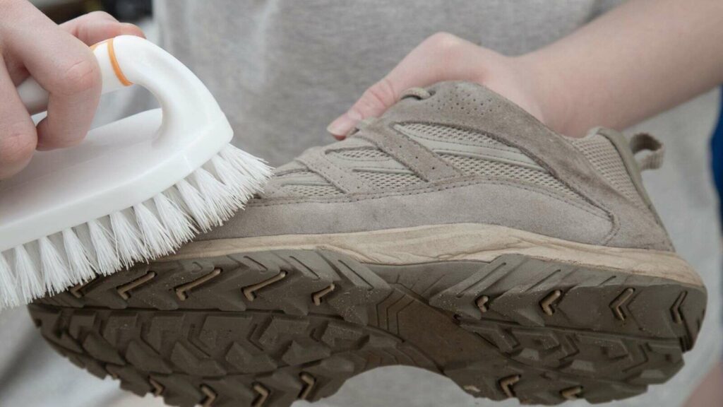 how to clean hunter boots