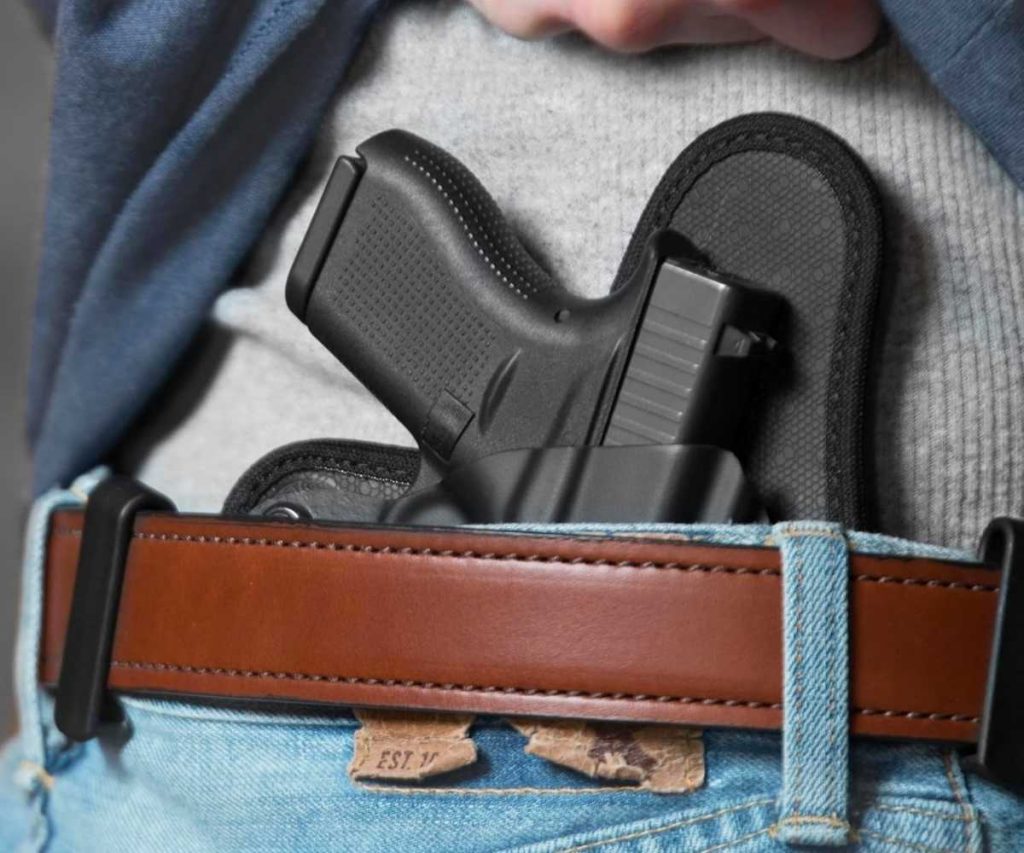 Alien Gear’s Cloak Tuck 3.5 hybrid IWB holster pairs a molded shell with a breathable CoolVent™ neoprene backer and a steel-reinforced spine for strength and comfort.